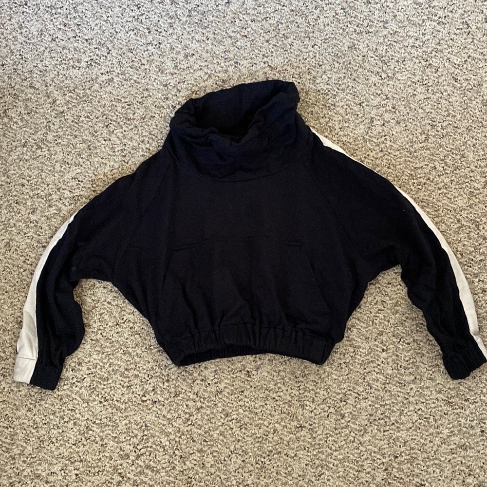Acacia basics sweatshirt